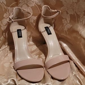Jones New York nude pump